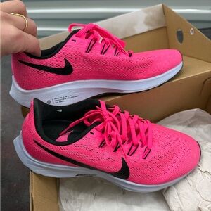 Nike Women's Bright Pink Athletic Shoes